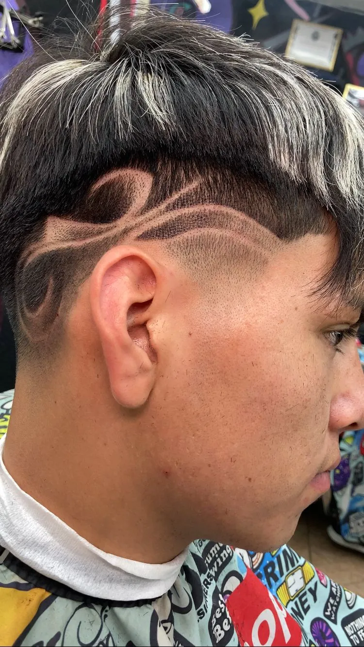 Corte con líneas laterales — The OneBarber Shop